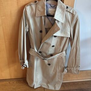 Women’s Banana Republic Trench Coat (Petite Medium)